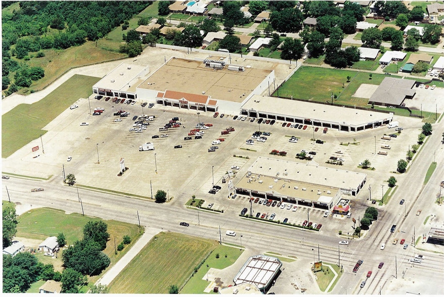 10121 Lake June Rd, Dallas, TX for lease - Building Photo - Image 2 of 5