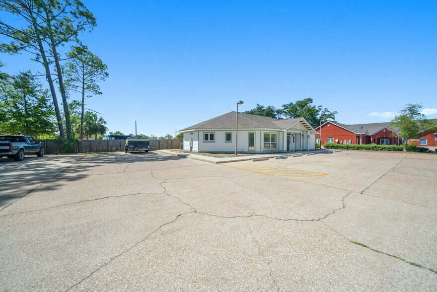 2567 Huntcliff Ln, Panama City, FL à louer - Photo du bâtiment - Image 3 de 8