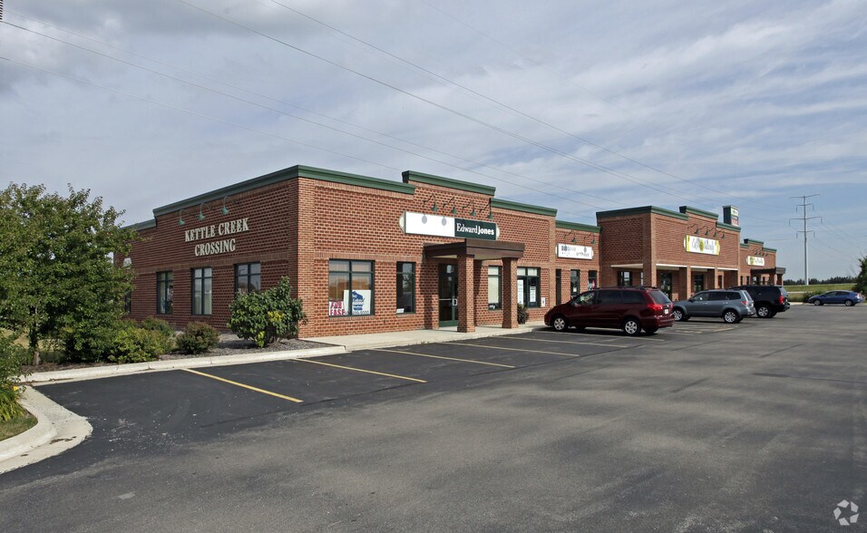 2625 Development Dr, Green Bay, WI for lease - Building Photo - Image 2 of 21