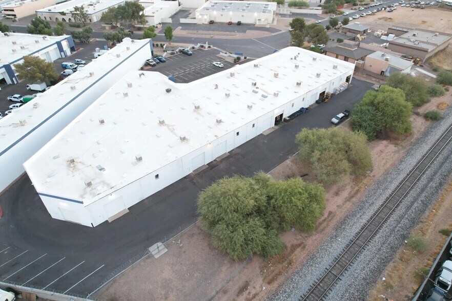 700 N Golden Key St, Gilbert, AZ à louer - Photo du bâtiment - Image 3 de 18