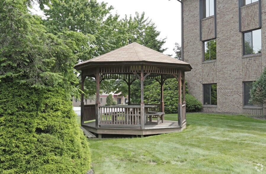 213 Executive Dr, Cranberry, PA à vendre - Photo du bâtiment - Image 3 de 10