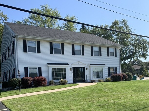 4680 W Bradley Rd, Brown Deer, WI à louer - Photo du bâtiment - Image 1 de 2