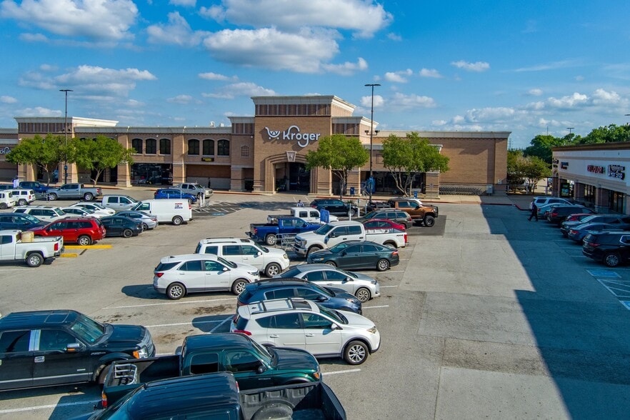 Spencer Square portfolio of 7 properties for sale on LoopNet.ca - Building Photo - Image 2 of 7