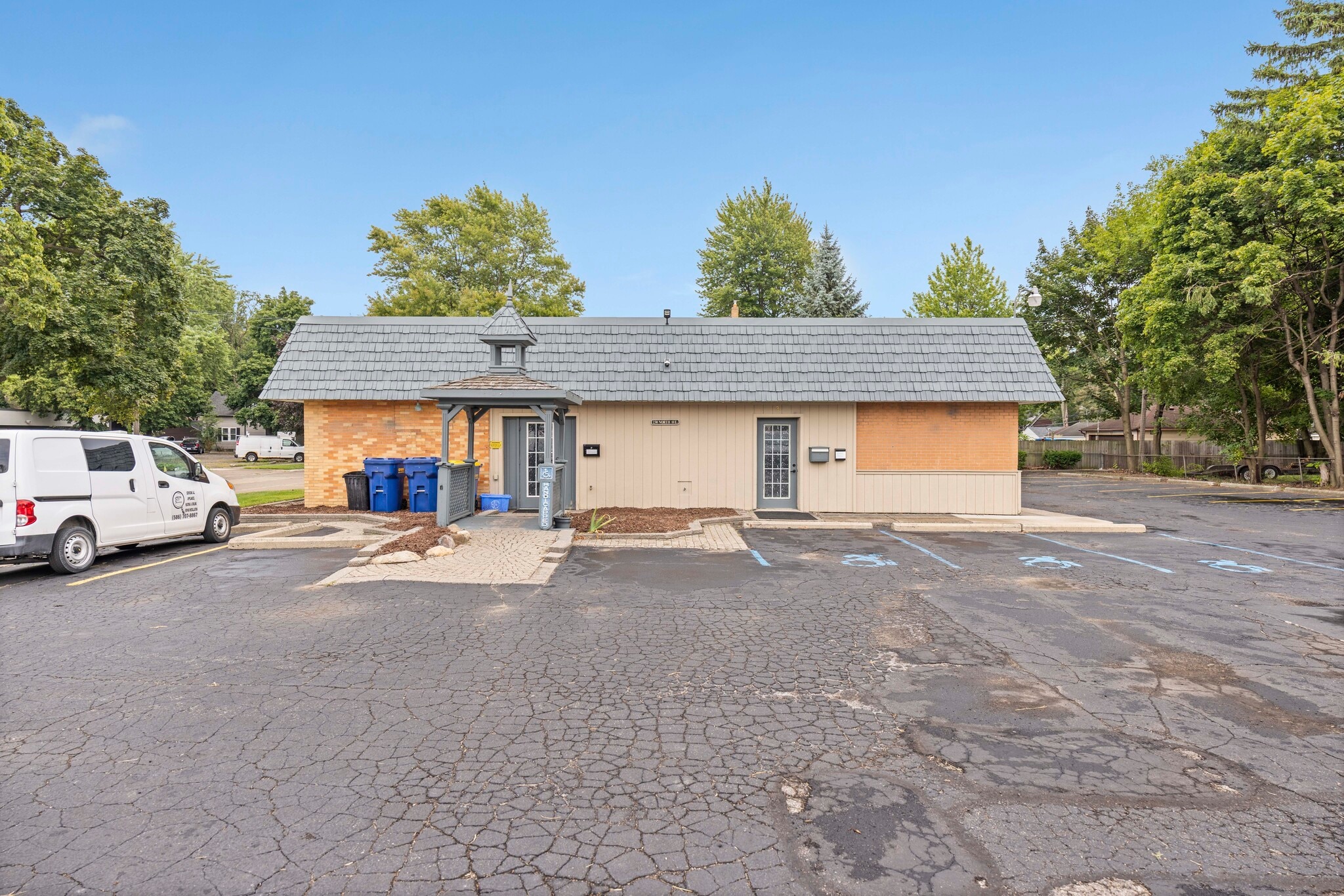 230 North Ave, Mount Clemens, MI for sale Interior Photo- Image 1 of 20