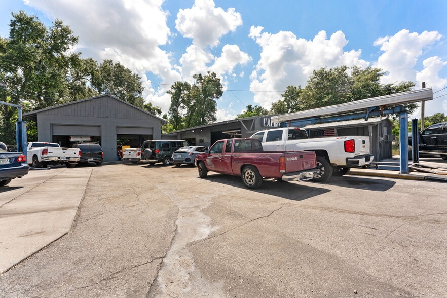 1814 S Parsons Ave, Seffner, FL for sale - Building Photo - Image 3 of 33