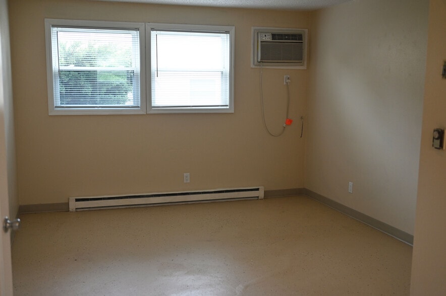 4719 Toronto St, Ames, IA for sale - Interior Photo - Image 3 of 8