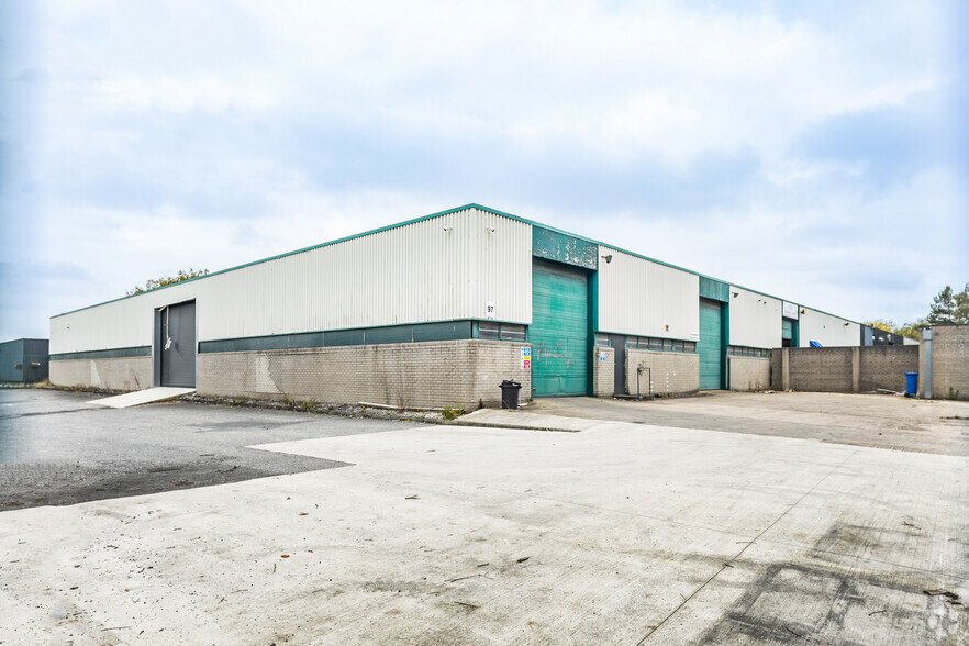 97-100 Chadwick Rd, Runcorn for lease - Primary Photo - Image 1 of 11