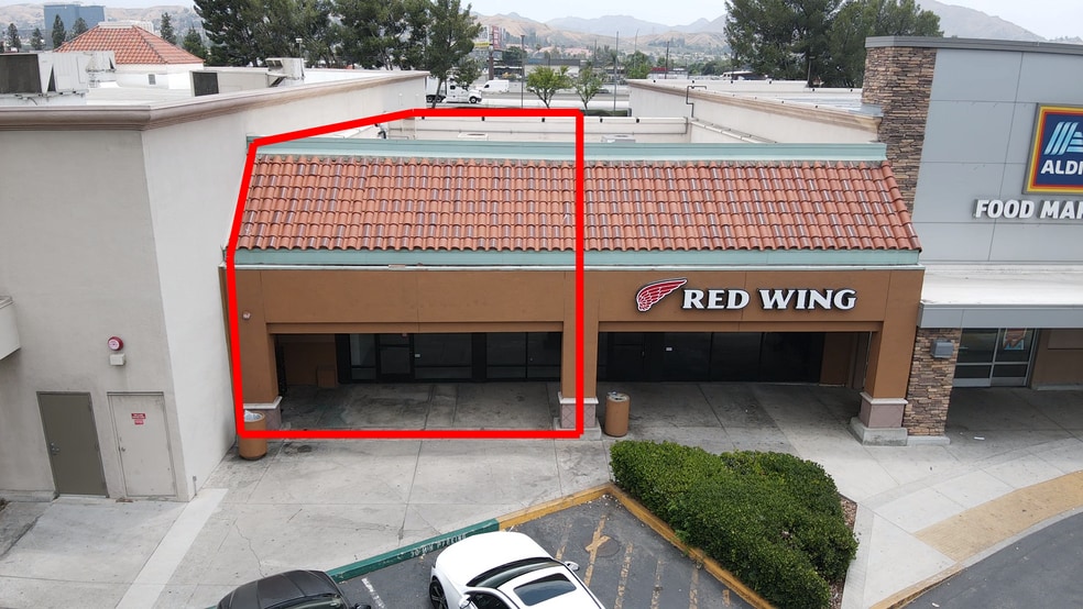 645 E Hospitality Ln, San Bernardino, CA à louer - Photo du bâtiment - Image 1 de 4