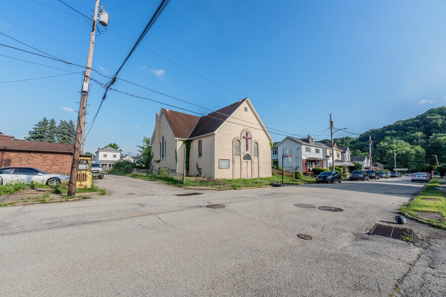 112 S 13th St, Jeannette, PA à vendre - Photo du bâtiment - Image 2 de 32