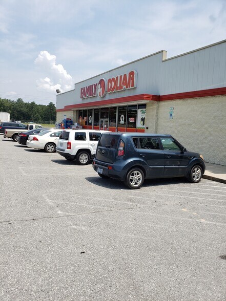 320 N Main St, Candor, NC à vendre - Photo du bâtiment - Image 2 de 6