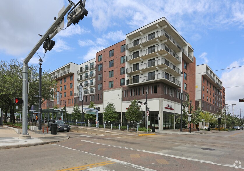 3550 Main St, Houston, TX à louer - Photo du bâtiment - Image 2 de 12