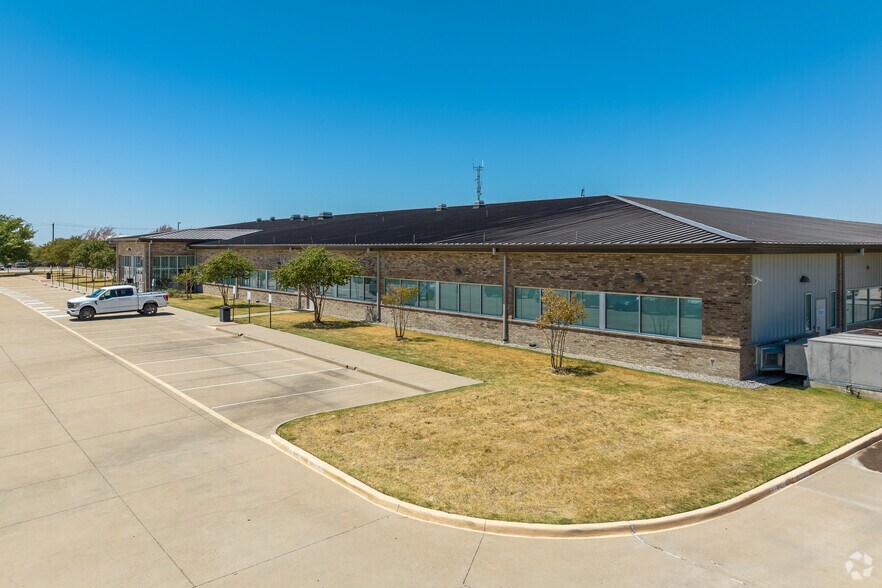 9500 Glascock Drive, Cresson, TX à vendre - Photo du bâtiment - Image 3 de 14