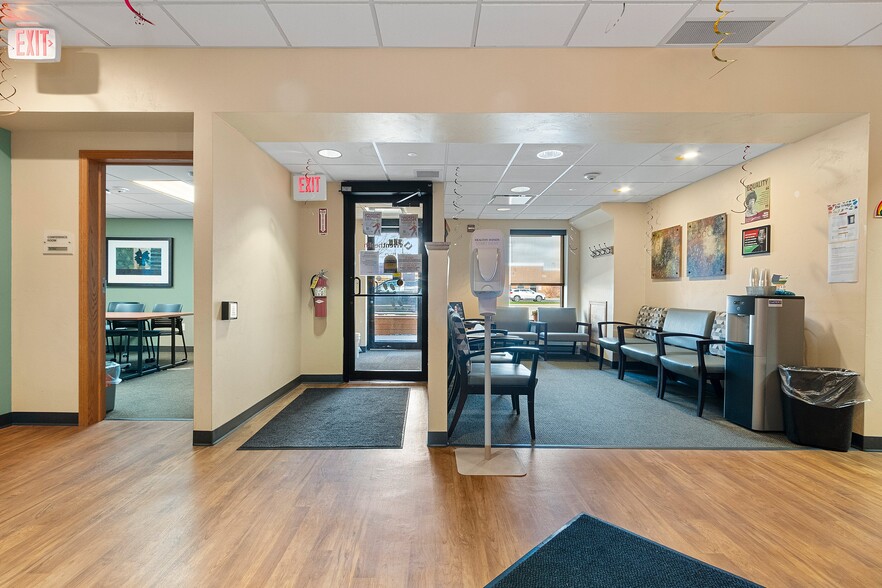 445 S Adams St, Green Bay, WI for lease - Building Photo - Image 3 of 53