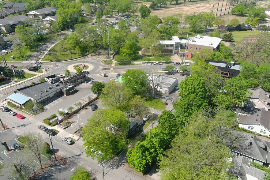 107 45th Ave N, Nashville, TN à louer - Photo du bâtiment - Image 2 de 3