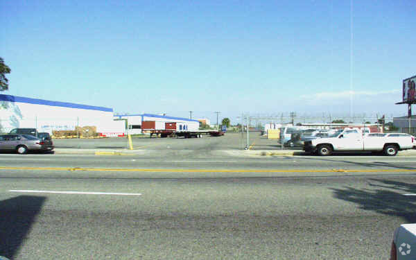 14434 S San Pedro St, Gardena, CA for lease - Primary Photo - Image 1 of 2