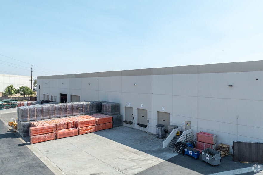 6450 Sycamore Canyon Blvd, Riverside, CA for lease - Building Photo - Image 2 of 4