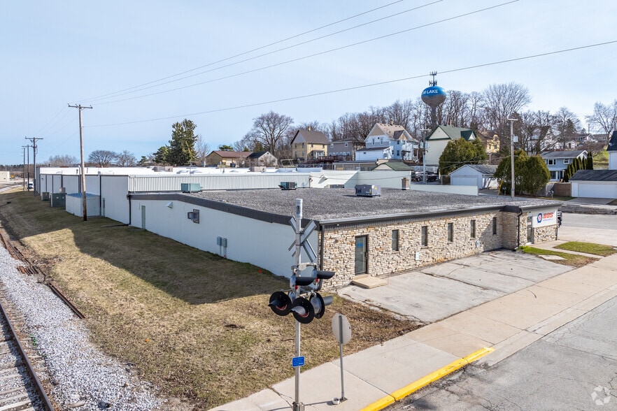 453 5th St, Random Lake, WI for lease - Building Photo - Image 2 of 4