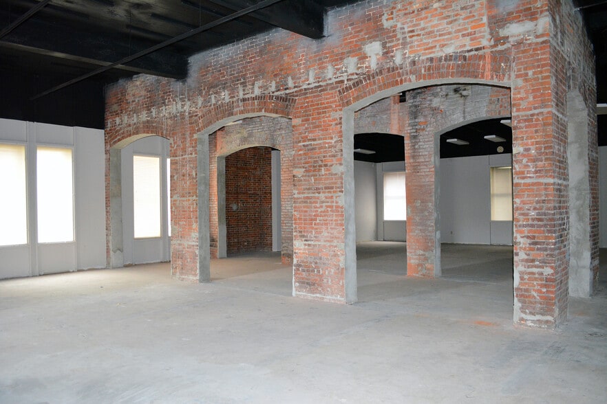 68 St Francis St, Mobile, AL for lease - Interior Photo - Image 3 of 12