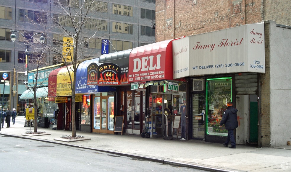 160-166 E 44th St, New York, NY for lease - Primary Photo - Image 1 of 3