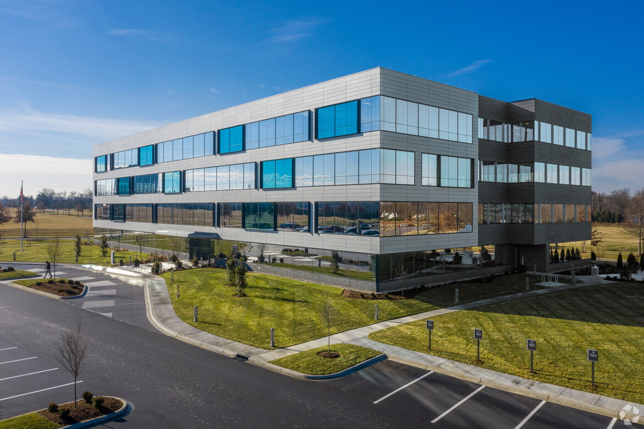 435 N Whittington Pkwy, Louisville, KY for lease Primary Photo- Image 1 of 27