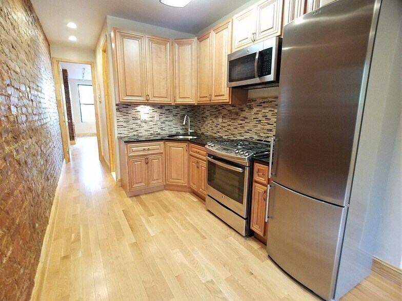 550 Bainbridge St, Brooklyn, NY for sale - Building Photo - Image 3 of 5