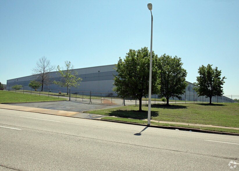 3399 Raines Rd E, Memphis, TN à louer - Photo du bâtiment - Image 2 de 2