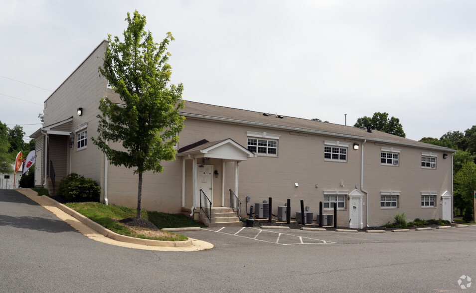 8314 Browns Ln, Manassas, VA à vendre - Photo du bâtiment - Image 3 de 4