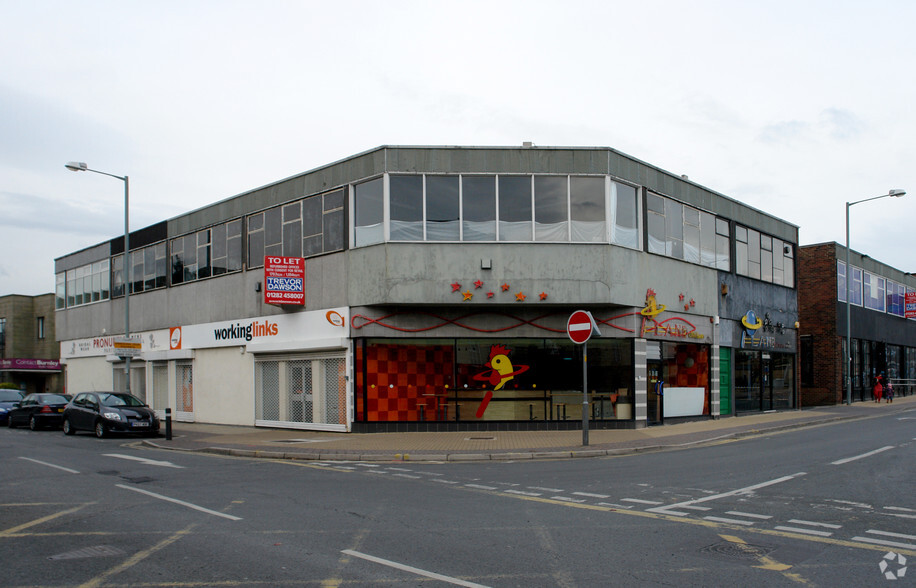 16-18 Red Lion St, Burnley à louer - Photo du bâtiment - Image 1 de 8