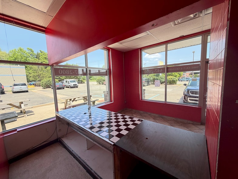 4643 Alpine Ave NW, Comstock Park, MI à louer - Photo du bâtiment - Image 3 de 6