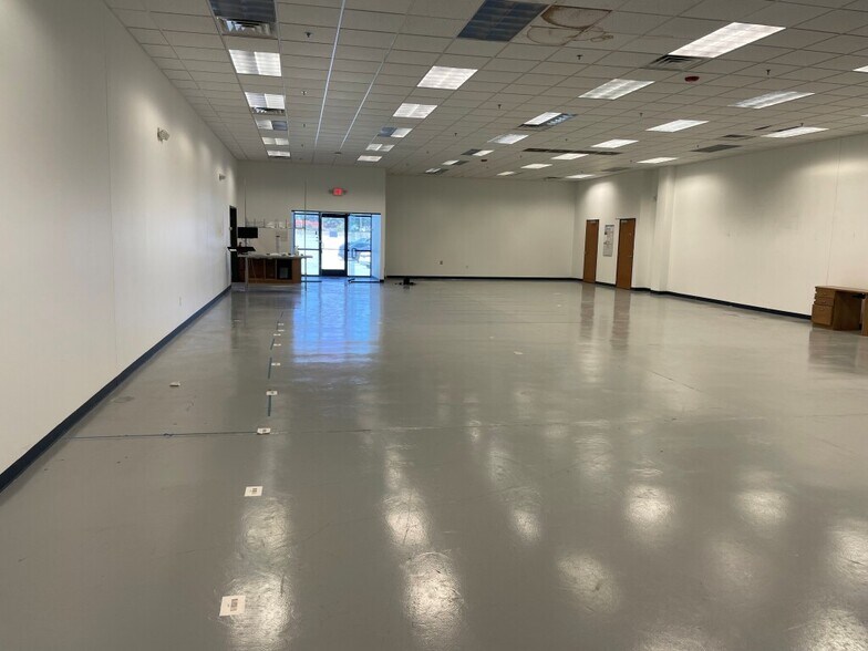 7500 Baker Blvd, Richland Hills, TX à louer - Photo du bâtiment - Image 3 de 16
