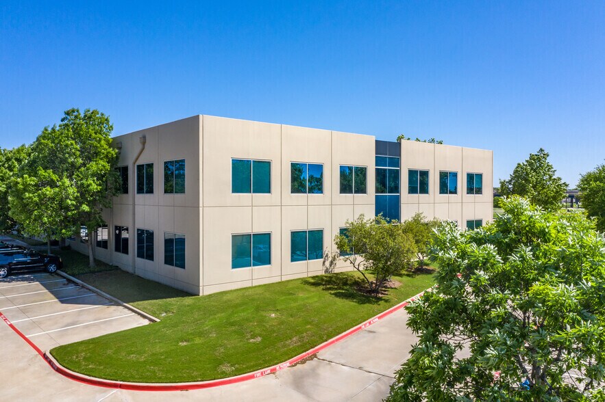 5750 Genesis Ct, Frisco, TX à louer - Photo du bâtiment - Image 2 de 7