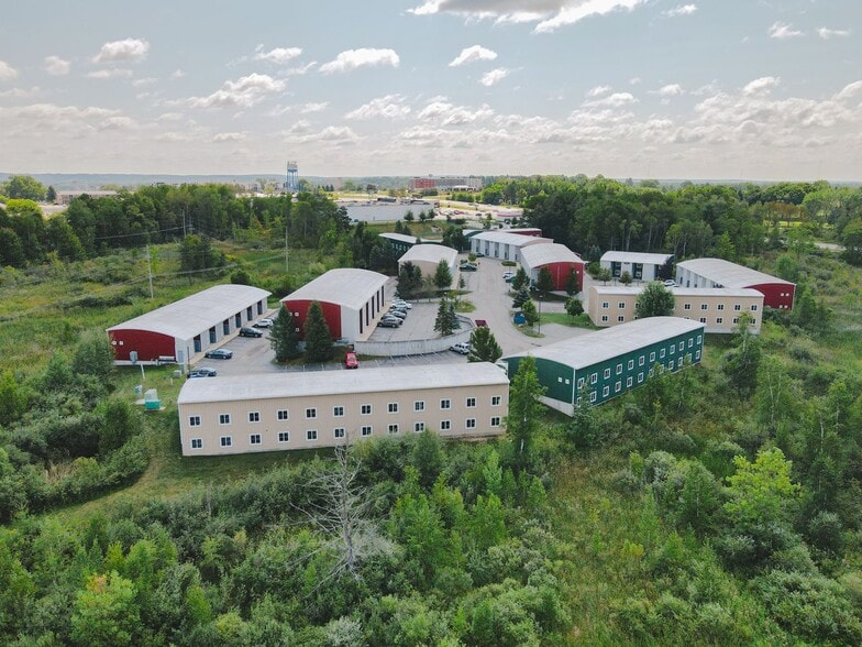 15345 Venlo Pl, Big Rapids, MI à vendre - Photo du bâtiment - Image 2 de 10