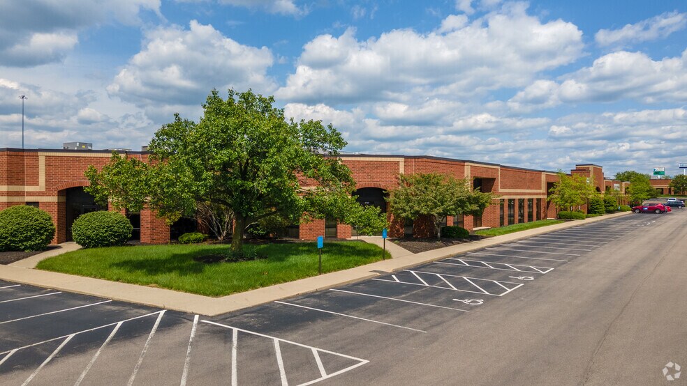 2700-2758 E Kemper Rd, Cincinnati, OH à louer - Photo du bâtiment - Image 2 de 4