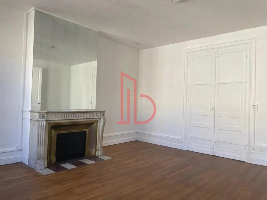 Office in Bordeaux for lease Interior Photo- Image 1 of 8