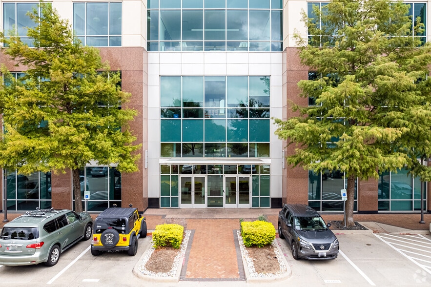 6900 N Dallas Pky, Plano, TX à louer - Photo du bâtiment - Image 3 de 18