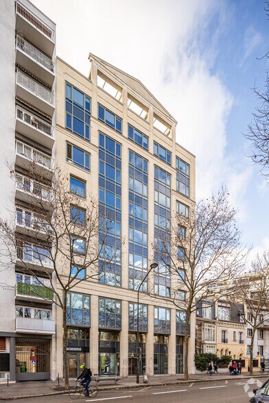 Office in Paris for lease - Building Photo - Image 2 of 19