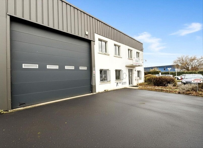 Flex in Saint-Michel-sur-Orge for lease - Building Photo - Image 1 of 8