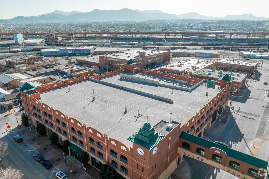 500 W Overland Ave, El Paso, TX à louer - Aérien - Image 2 de 26