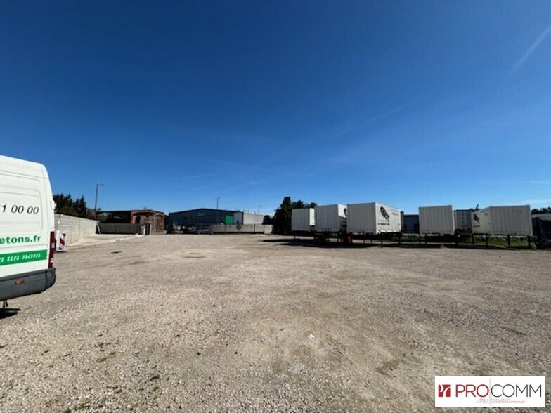 Industrial in Saint Andiol for lease - Building Photo - Image 3 of 4