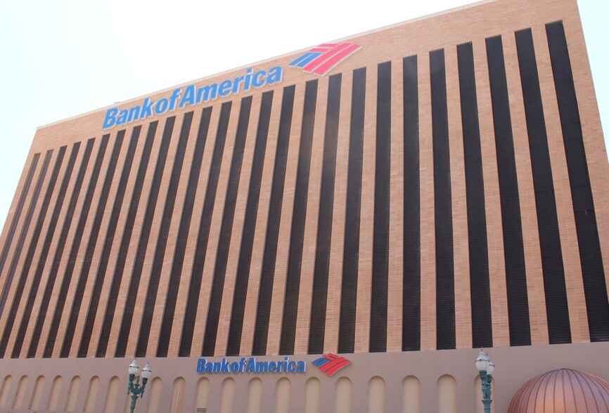 330 N Mesa St, El Paso, TX à louer - Photo du bâtiment - Image 3 de 8