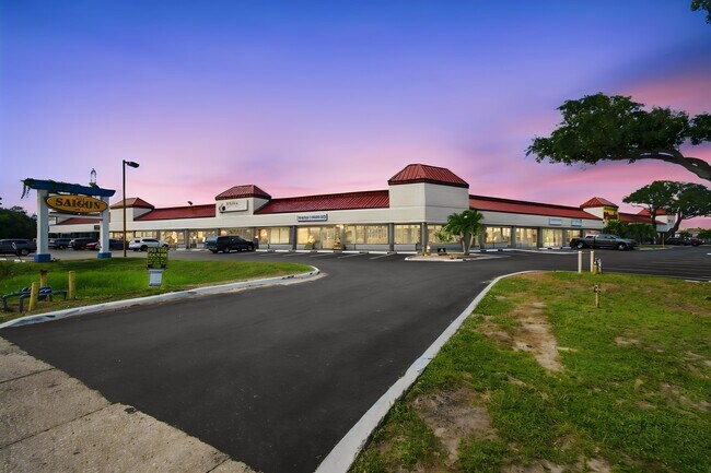Plus de détails pour 14100 US Highway 19 N, Clearwater, FL - Commerce de détail à louer