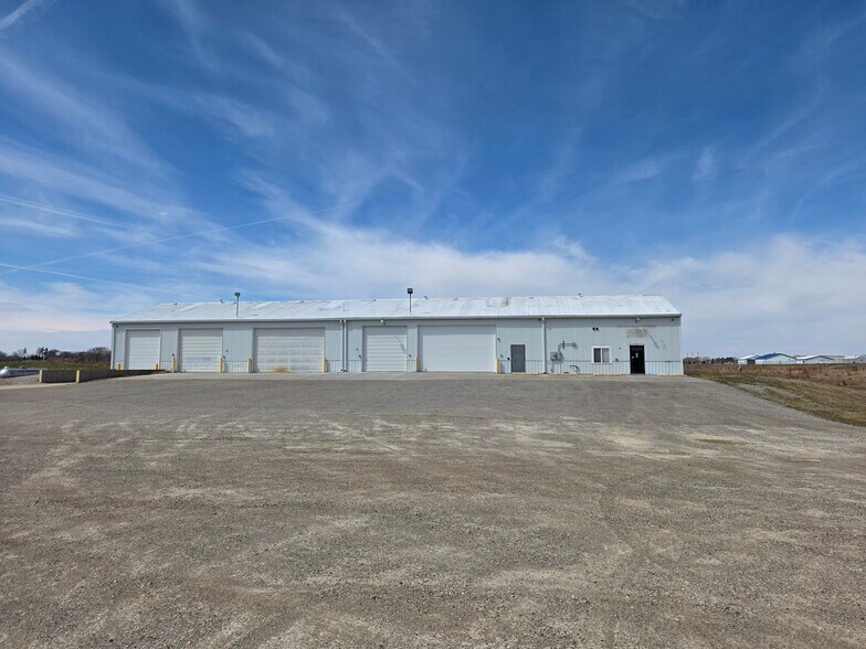 5205 Hwy 18, Clear Lake, IA à louer - Photo du bâtiment - Image 1 de 5
