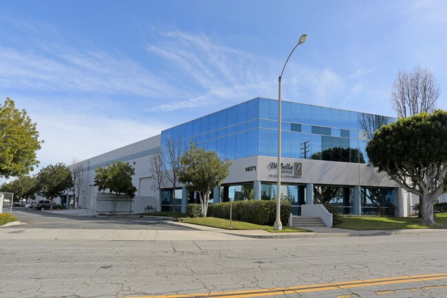 Plus de détails pour 14071-14077 Stage Rd, Santa Fe Springs, CA - Industriel à louer
