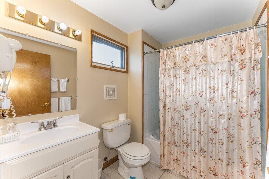 309 E Wall St, Eagle River, WI for sale - Building Photo - Image 3 of 12