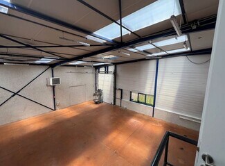 Plus de détails pour Le Favier, Saint-Genis-Laval - Bureau, Local d'activités à louer