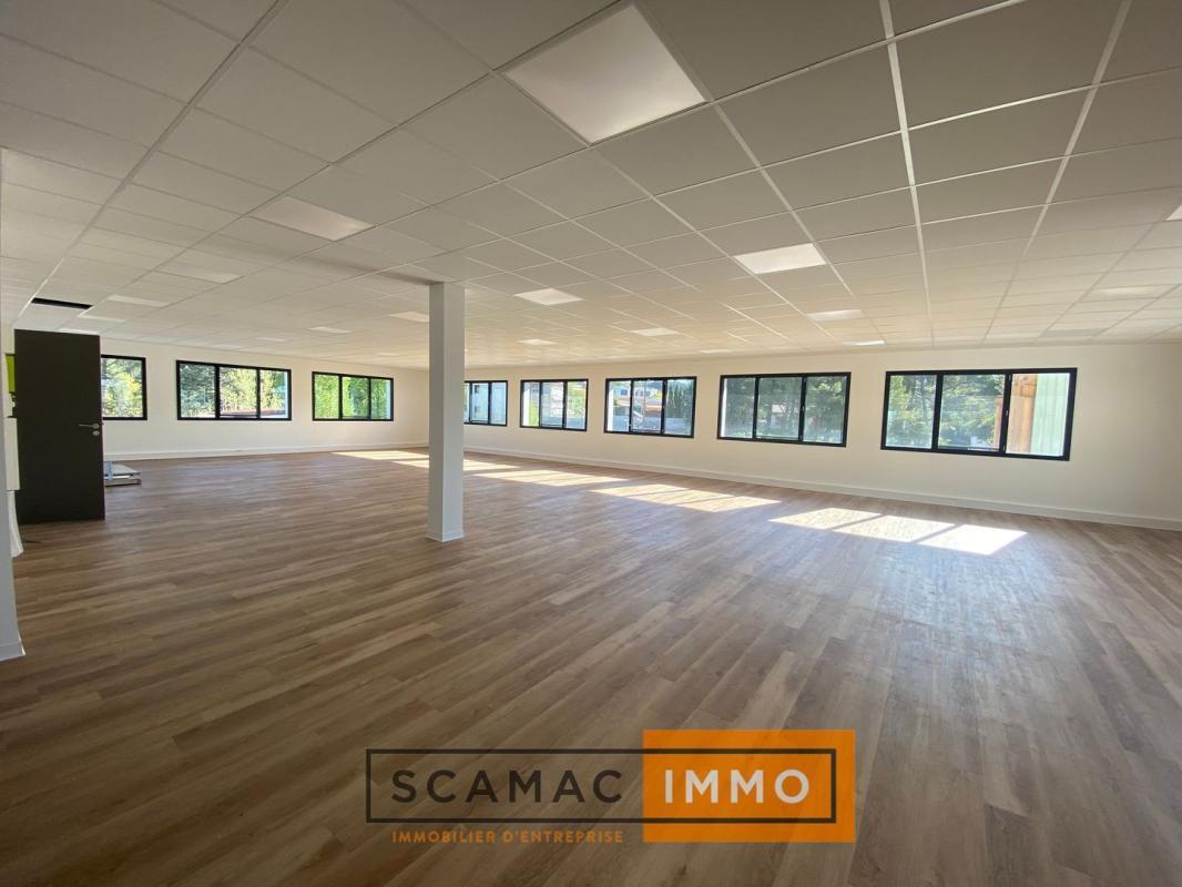 Office in Éguilles for lease Interior Photo- Image 1 of 6