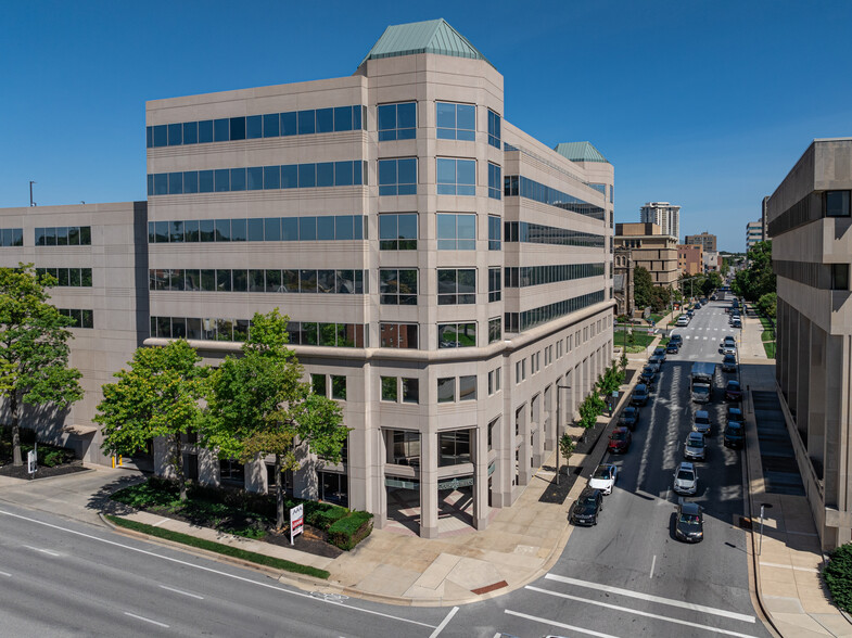 210 W Pennsylvania Ave, Towson, MD à louer - Photo du bâtiment - Image 1 de 10