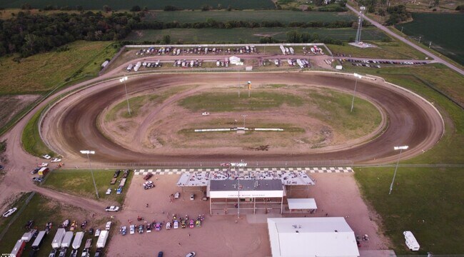 Plus de détails pour 1206 Road 4, Mc Cool Junction, NE - Sports et divertissement à vendre