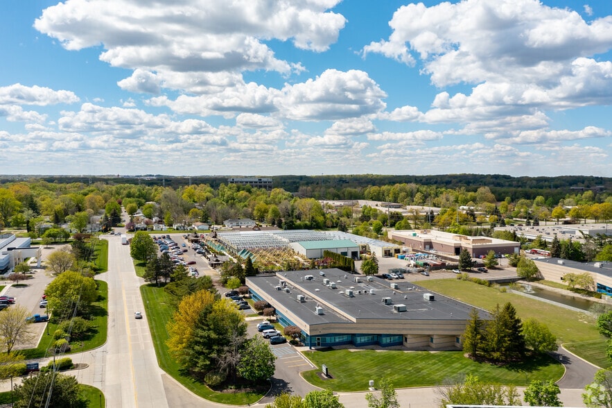 27003-27007 Hills Tech Ct, Farmington Hills, MI for lease - Aerial - Image 3 of 4