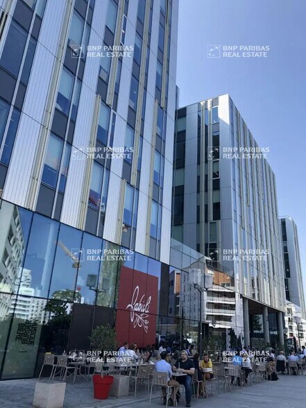 Bureau dans Villeurbanne à louer - Photo du bâtiment - Image 3 de 48